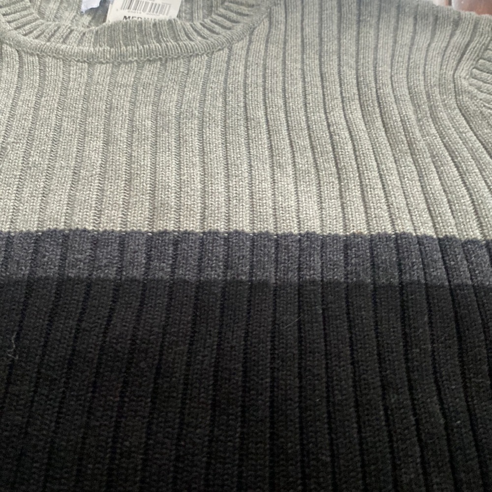 New with tags tri color sweater - Picture 2 of 3